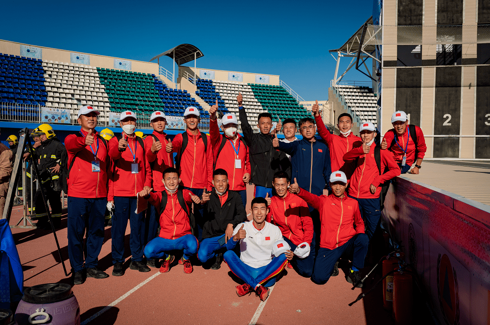 dafabet-比赛中球员们用实际行动诠释了拼搏精神和团队合作(球员们在赛场上)